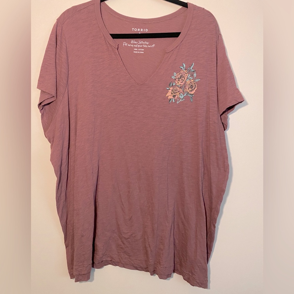 Pre-Loved Torrid Roses Classic Fit Tee Size 3 - Picture 3 of 7